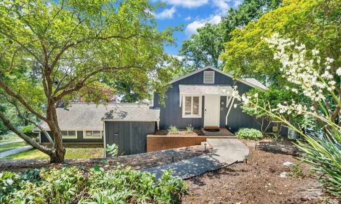 Goodview House | Private Lakefront Home W/Dock, Fire pit, outside shower & Hot tub