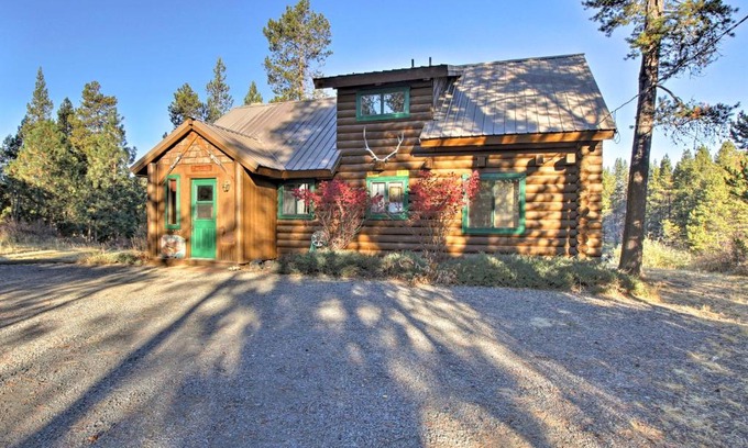 Oregon Water Wonderland House | Private Log Cabin in Bend with Deschutes River View!