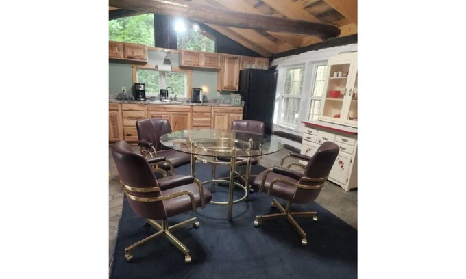 Port Matilda Apartment | Private Log Cabin in rural Port Matilda