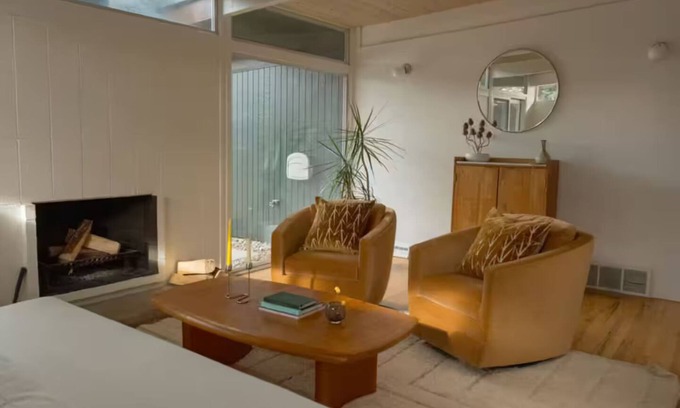 Virginia Village House | Private Lux Mid-Century Modern Retreat - Cedar Hot Tub & Cold Plunge
