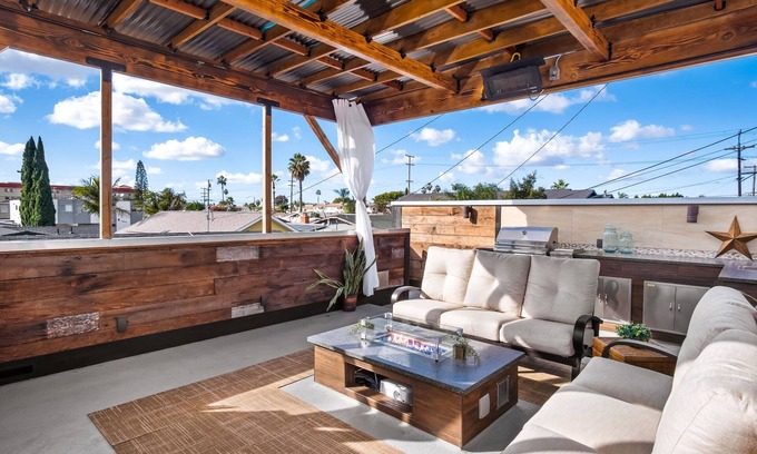Normal Heights House | Private Luxurious Rooftop Deck & Private Jacuzzi