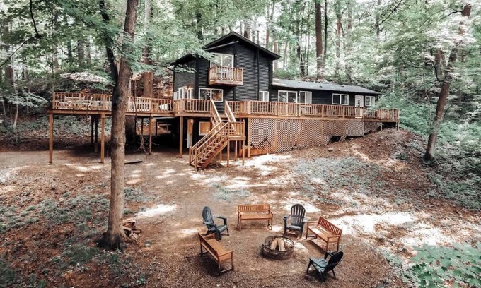 Rockbridge Cabin | Private Modern Cabin | Hot Tub, Winter Specials!