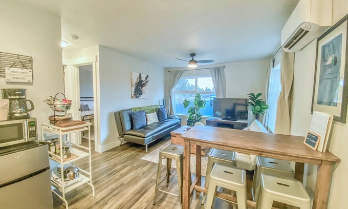 Bend House | Private, Modern Guest Suite – A Peaceful Retreat with Stunning Mountain Views