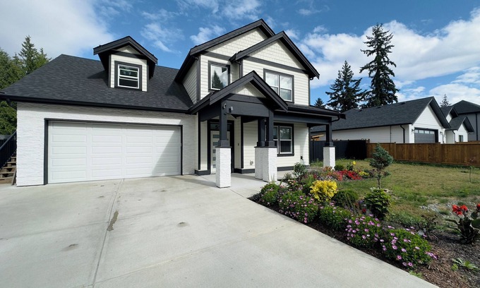 Gibsons House | Private one bedroom suit in Gibsons