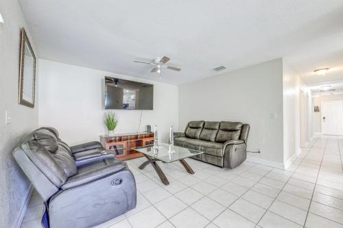 Lake Worth Corridor House | Private Patio and Yard! Lake Worth Beach Retreat