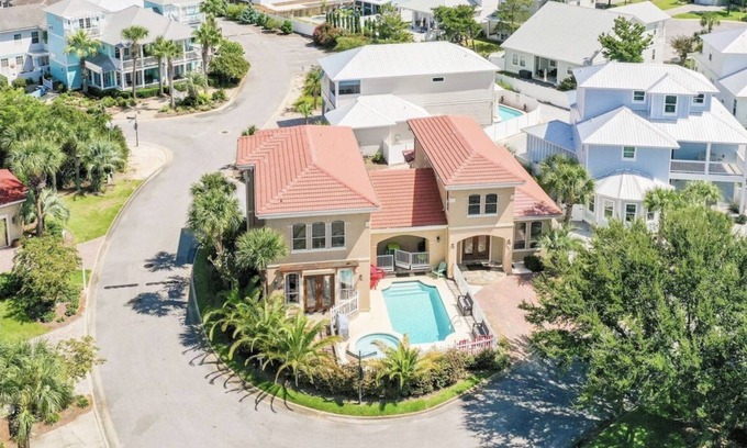 Emerald Waters Village House | Private Pool & Beach Access! Free 5+ Car Parking