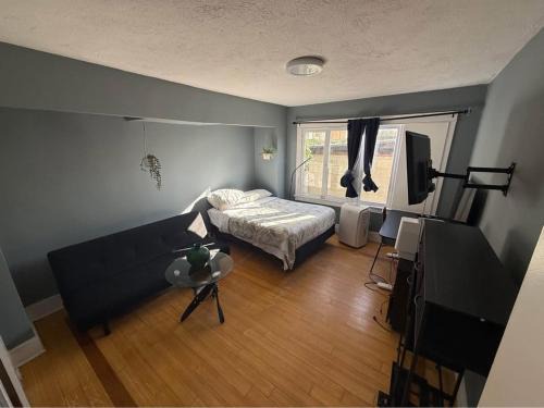 Wilshire House | Private Room in East Hollywood