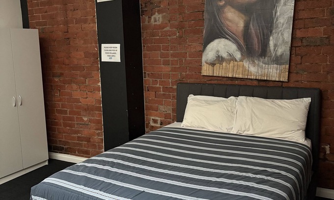 Melbourne Hotel | Private Rooms Available - NO BILLS or BOND required