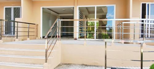 Lapu-Lapu Apartment | Private studio unit with balcony near the beaches