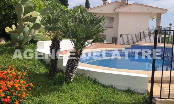 Peniscola Ski Chalet | Private villa with swimming pool, 4 bedrooms, 2 bathrooms, air conditioning
