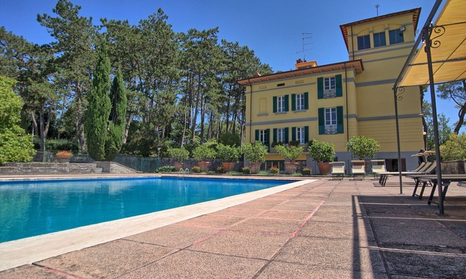 Ponte Buriano Villa | Private Villa with hot tub, WIFI, private pool, TV, panoramic view, parking, close to Arezzo