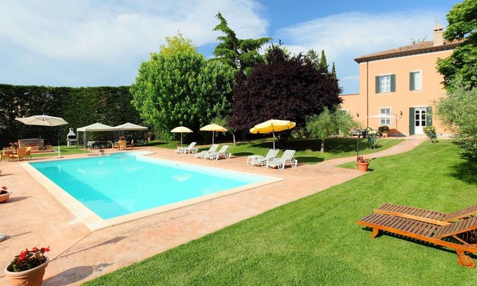 Colle Villa | Private Villa with private pool, WIFI, A/C, TV, patio, pets allowed, parking, close to Assisi