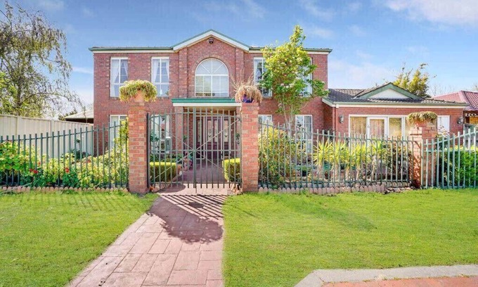 Narre Warren South House | Prized Home Away from Home in Enviable Location