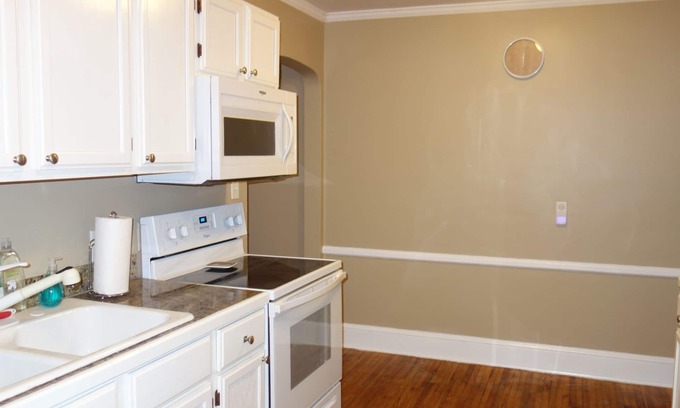Charlotte Apartment | PROMO 15% WEEKLY/20% MONTHLY DISCOUNTnSleeps up to 6 adults, 5 mins to spectrum