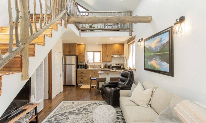 Larkspur Cabin | PROMO 5% WEEKLY AND 10% MONTHLY DISCOUNT!nMountain Cabin, conveniently located.