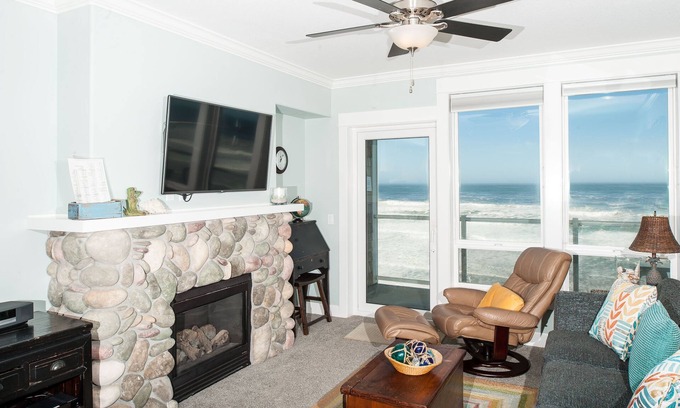 Lincoln City Condo | Promo! Second Floor Oceanfront Condo w/Private Hot Tub, Indoor Pool, WiFi!