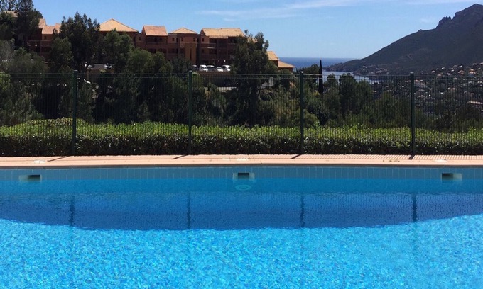 Theoule-sur-Mer Apartment | Proper apartment in quiet area with pool and fantastic seaview