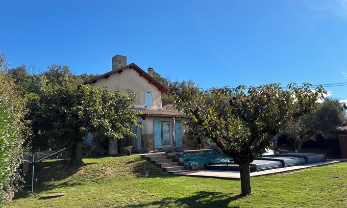 Albon House | Provencal-style gîte in a quiet location, private pool, view of the Ardèche in the Drôme.