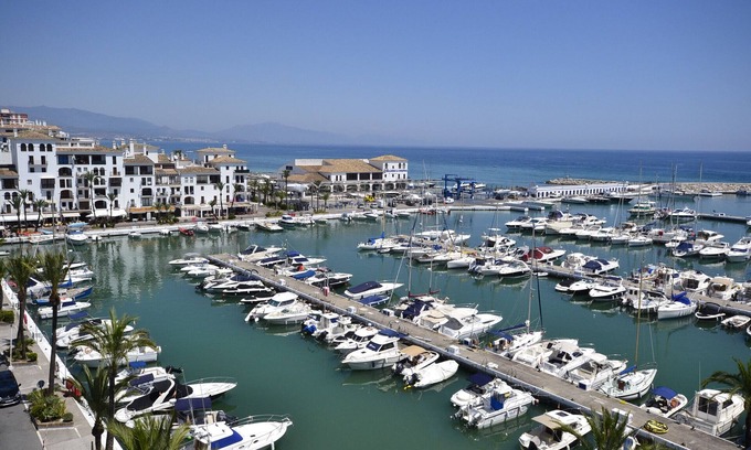 Cabrita Apartment | puerto duquesa front line marina apartment