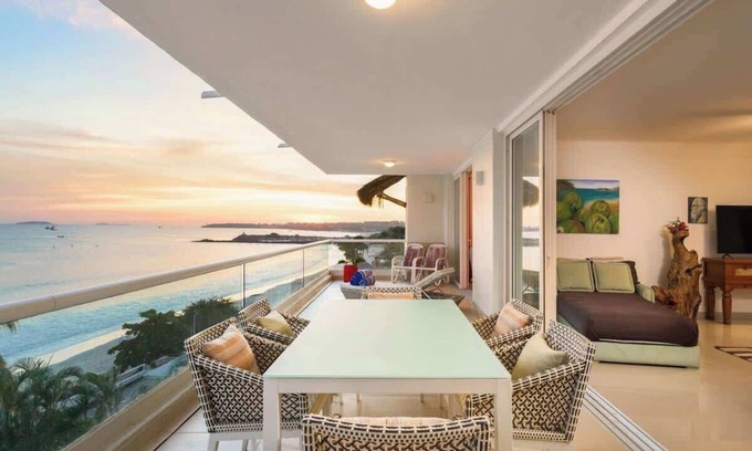 Emiliano Zapata Condo | Punta V 1 Paradise Beachfront:Steps to the Sand