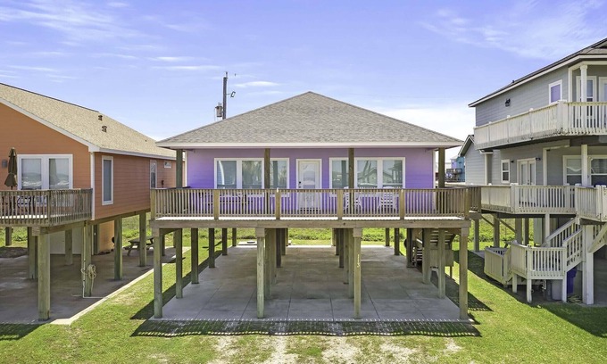 Surfside Beach House | PURPLE PELICAN - 30 seconds from the sand! Private Community Walkover