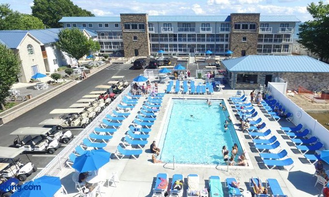 Put-in-Bay House | Put-in-Bay Poolview Condo #5