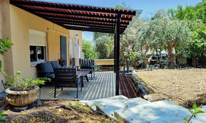 Kfar Szold Apartment | פינה בגינה- יחידת דיור מקסימה בקיבוץ בעמק החולה