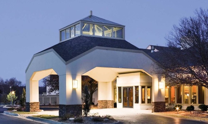 Broadbent Business Park Hotel | Quality Inn & Suites Albuquerque Downtown - University