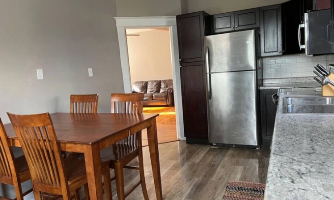 St. Louis Apartment | Quaint 2 Bedroom Flat with Office