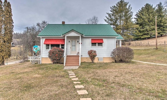 Independence House | Quaint and Scenic Country Cottage, 3 Mi to New River