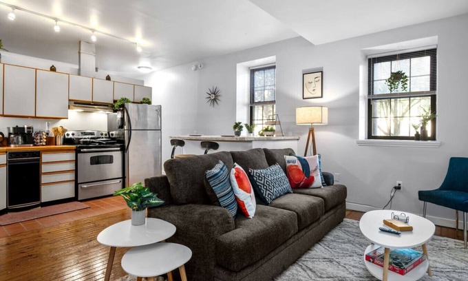 Old City Apartment | Quaint and Stylish APT with King Bed for Long Term Stay