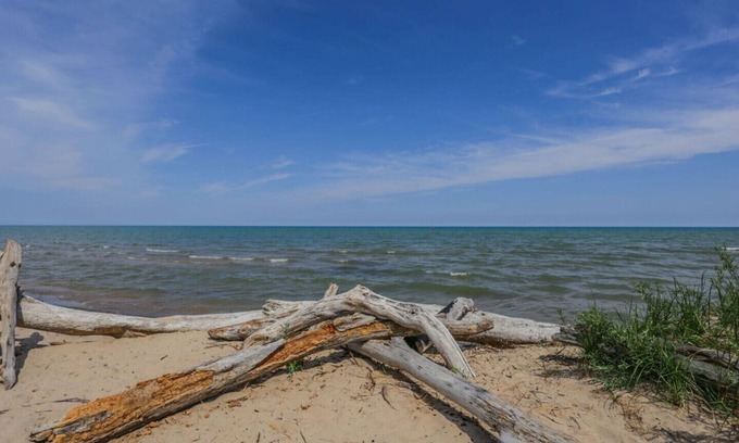 Port Franks Cottage | Quaint, Clean & Updated Cottage- Steps From The Beach.