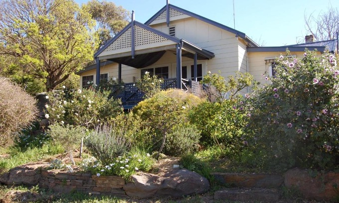 Victor Harbor House | Quaint Cottage Nestled Amongst the Trees