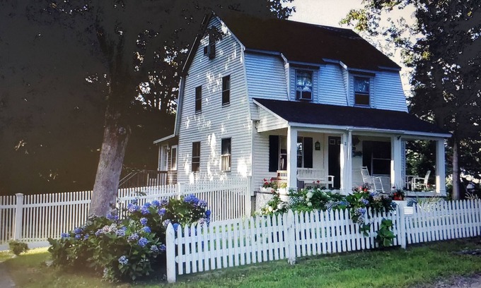 Manomet House | Quaint Cottage w/AC; Walk to Beach & Park w/Pickleball, Large Yard,