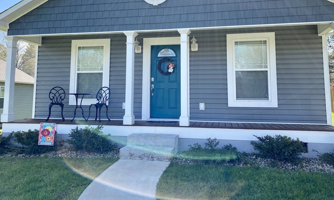 Landrum Cottage | "Quaint ~ Fresh ~ Convenient"