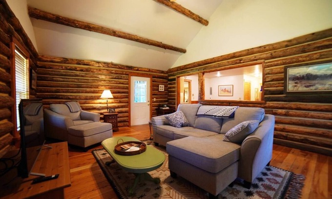 Victor House | Quaint Historic Log Cabin near Victor, Between Grand Targhee and Jackson