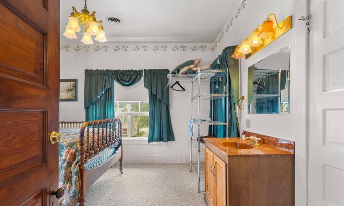 Danville Bed & Breakfast | Quaint Mansion - Downtown Danville Centrally locatedn