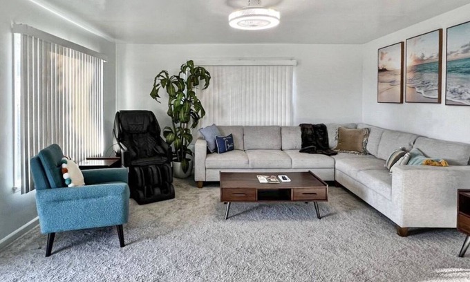 Ventura House | Quaint Mid-Century Cottage by the Coast