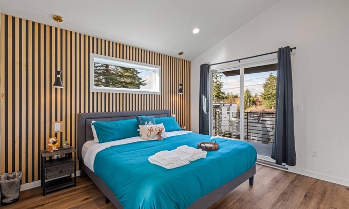 Licton Springs House | Quaint Seattle Charm: Close to Downtown