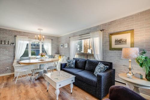 Seaside House | Quaint Sur La Mer Cottage with Deck, Fire Pit