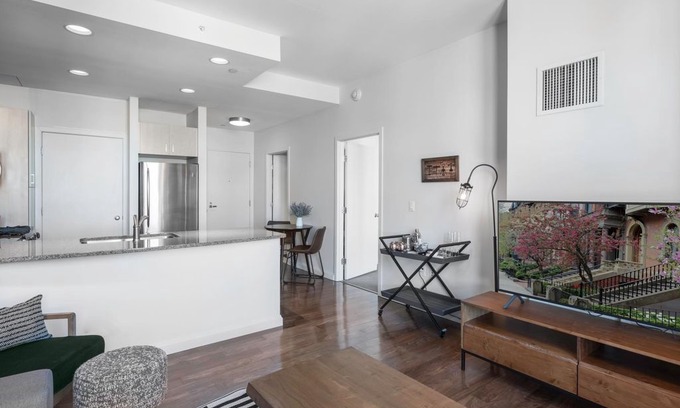 Chinatown Apartment | Quaint Theater District 1BR w/ Indoor Pool + Gym by Blueground