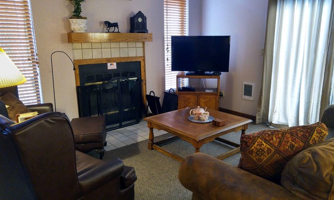 Pinetop Villa | Quality Hill Resort Villa, relax among the tall pines in your very private villa