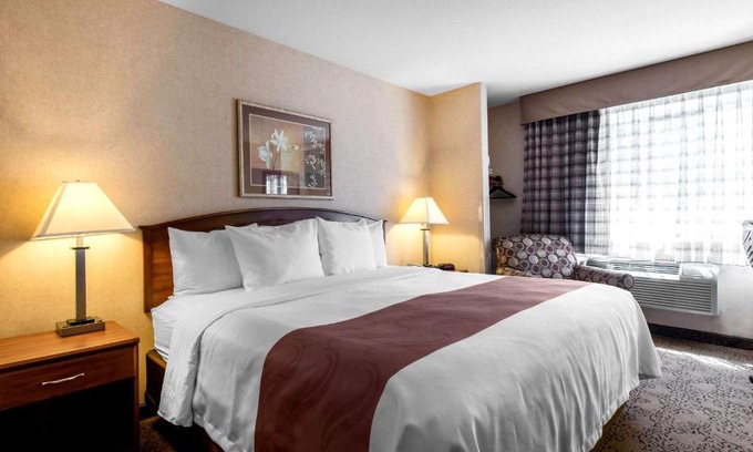 Burlington Hotel | Quality Inn Burlington