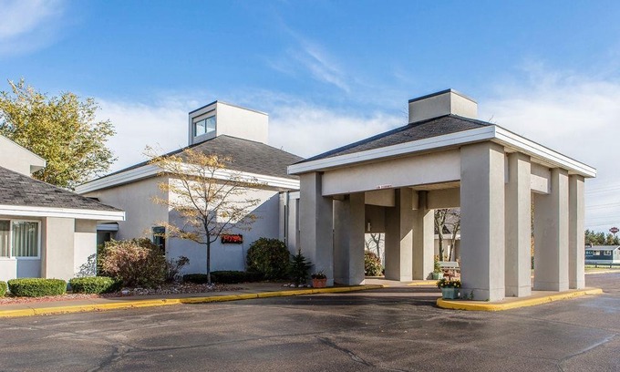 Mosinee Hotel | Quality Inn Central Wisconsin Airport