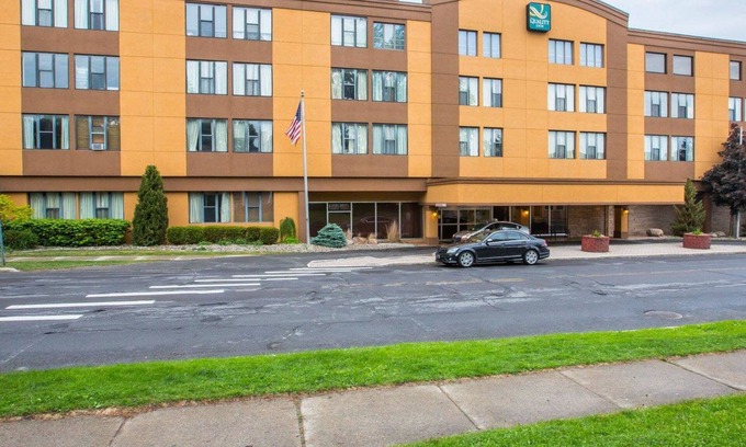 Massena Hotel | Quality Inn Massena