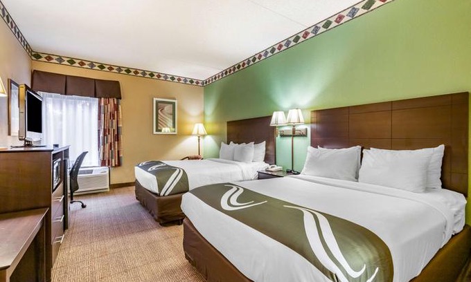 Wetmore Hotel | Quality Inn San Antonio Fiesta at Six Flags