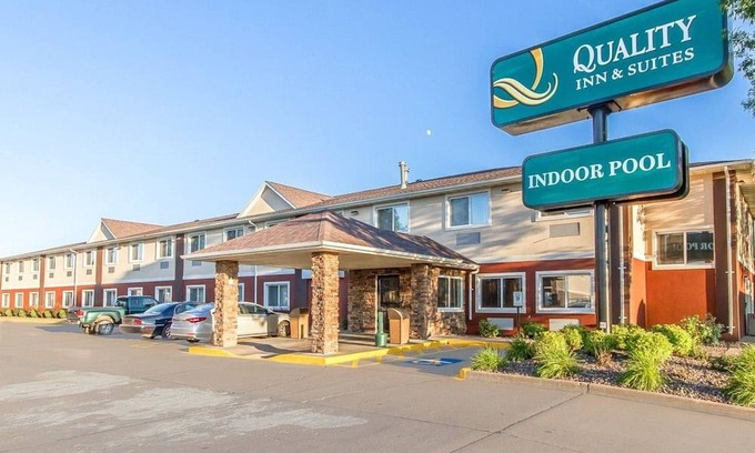 Eau Claire Hotel | Quality Inn & Suites