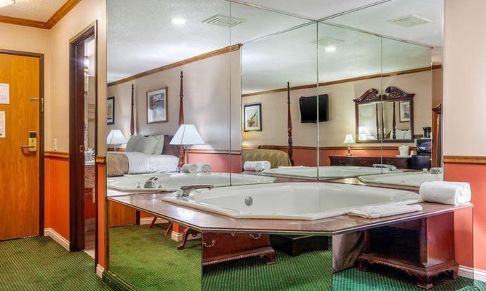 Prairie Du Chien Hotel | Quality Inn & Suites Prairie du Chien