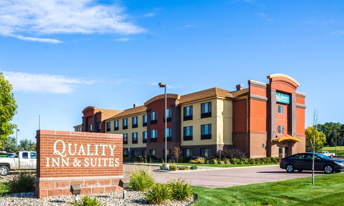 Buffalo Ridge Hotel | Quality Inn & Suites Airport North