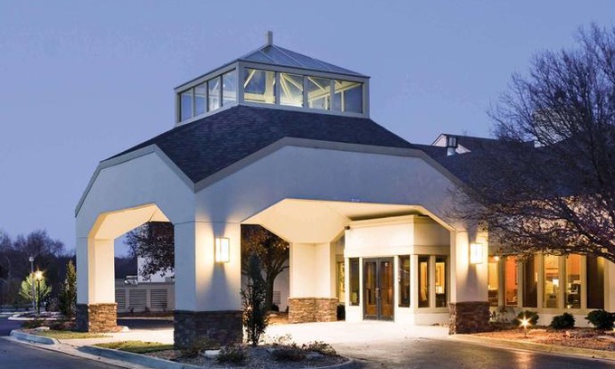 Broadbent Business Park Hotel | Quality Inn & Suites Albuquerque Downtown University